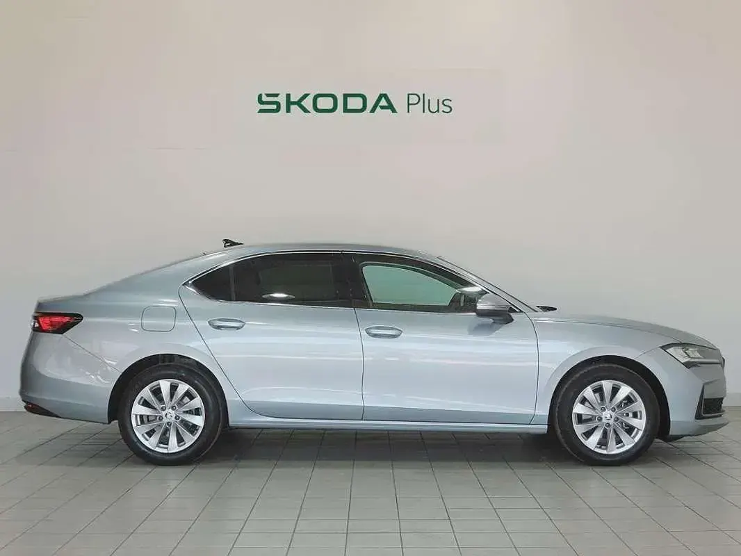 Usado Skoda Superb Selection 150 CV (110 kW) 2024 Gris Berlina