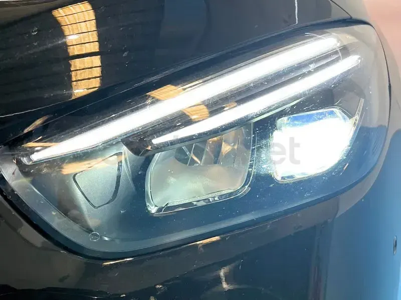 Usado Mercedes B200 150 CV (110 kW) 2021 Negro Utilitario
