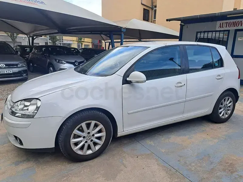 Usado VW Golf V 105 CV (77 kW) 2007 Blanco Berlina