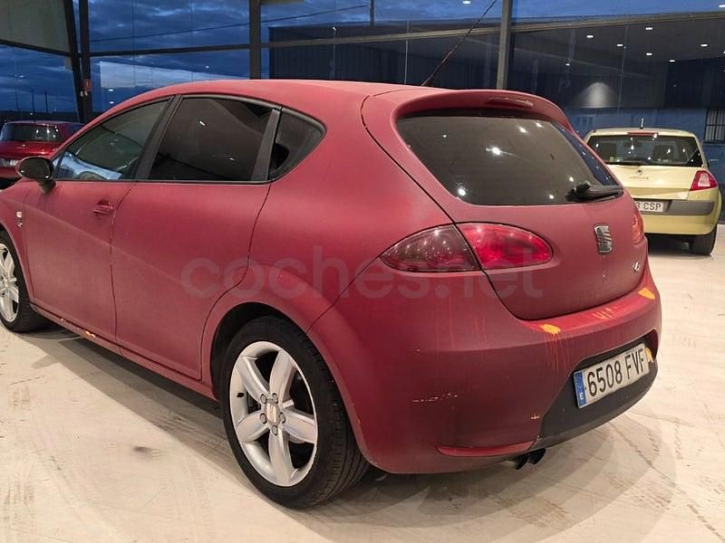 Usado Seat Leon Sport 140 CV (102 kW) 2007 Rojo Utilitario