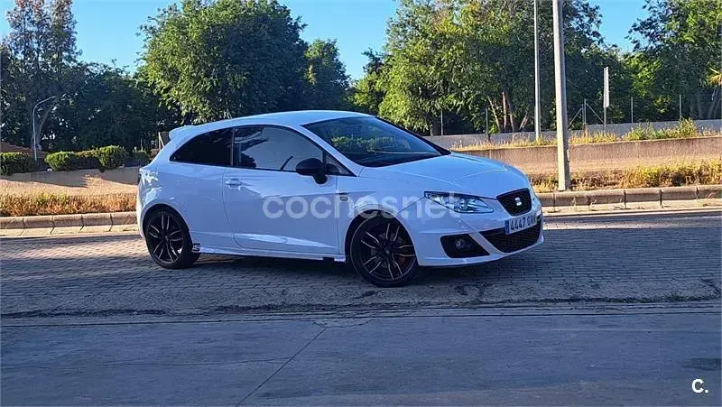 Usado Seat Ibiza SC FR 143 CV (105 kW) 2010 Blanco Utilitario
