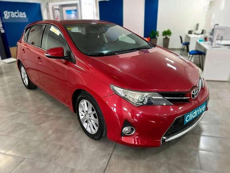 Usado Toyota Auris Active 126 CV (92 kW) 2014 Rojo Utilitario