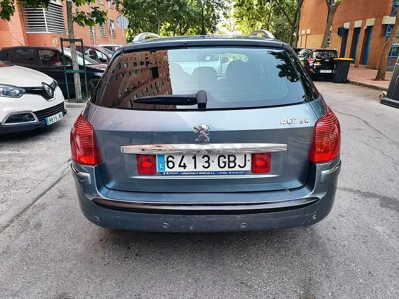 Usado Peugeot 407 Sport 136 CV (100 kW) 2008 Negro Familiar
