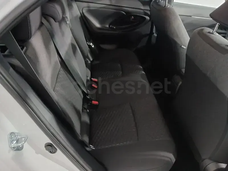 Usado Toyota Yaris Cross Active 130 CV (95 kW) 2026 Blanco SUV