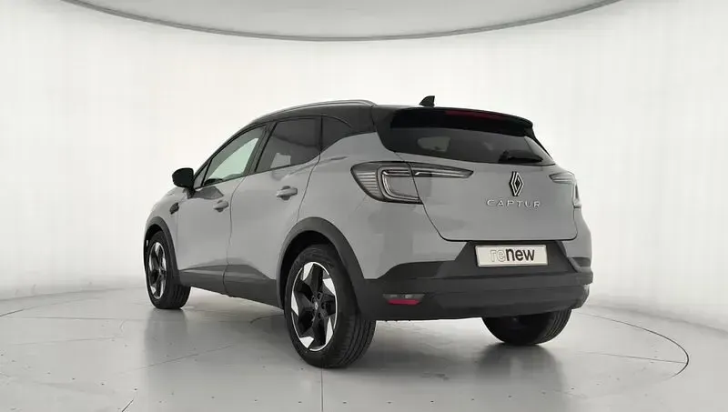 Usado Renault Captur Techno 100 CV (73 kW) 2025 Gris SUV