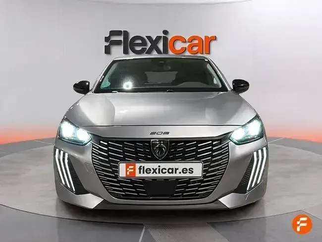 Usado Peugeot 208 Allure 100 CV (73 kW) 2025 Gris Utilitario