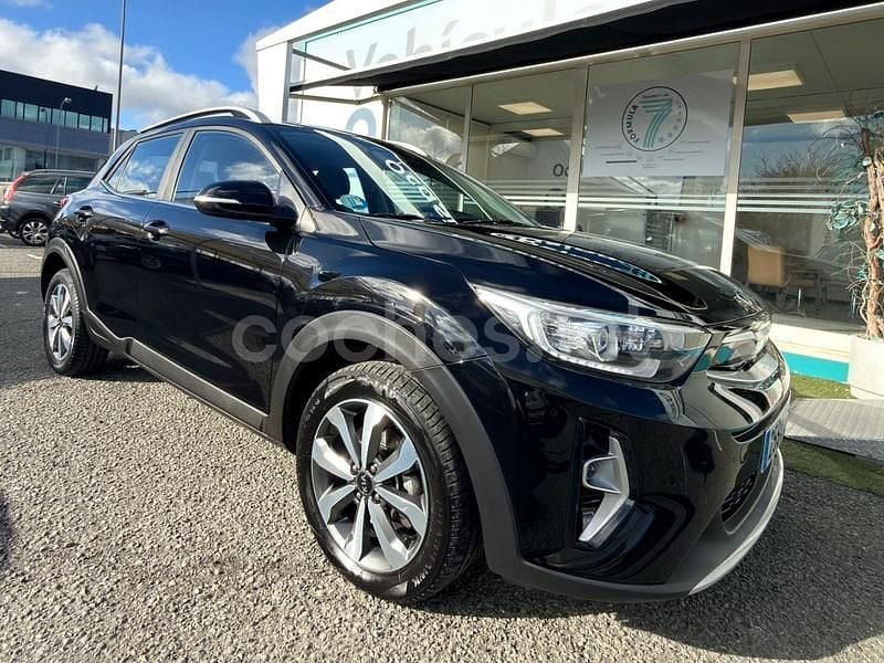 Usado Kia Stonic 100 CV (73 kW) 2021 Negro SUV