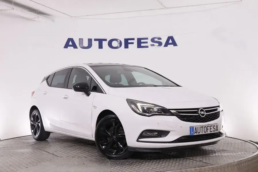 Usado Opel Astra Edition+ 136 CV (100 kW) 2018 Blanco Berlina