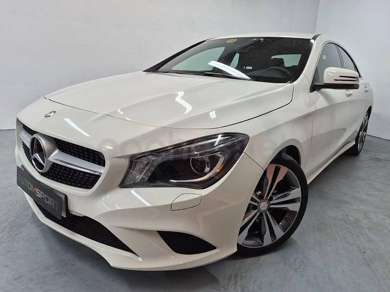 Usado Mercedes CLA200 Urban 136 CV (100 kW) 2014 Blanco Berlina