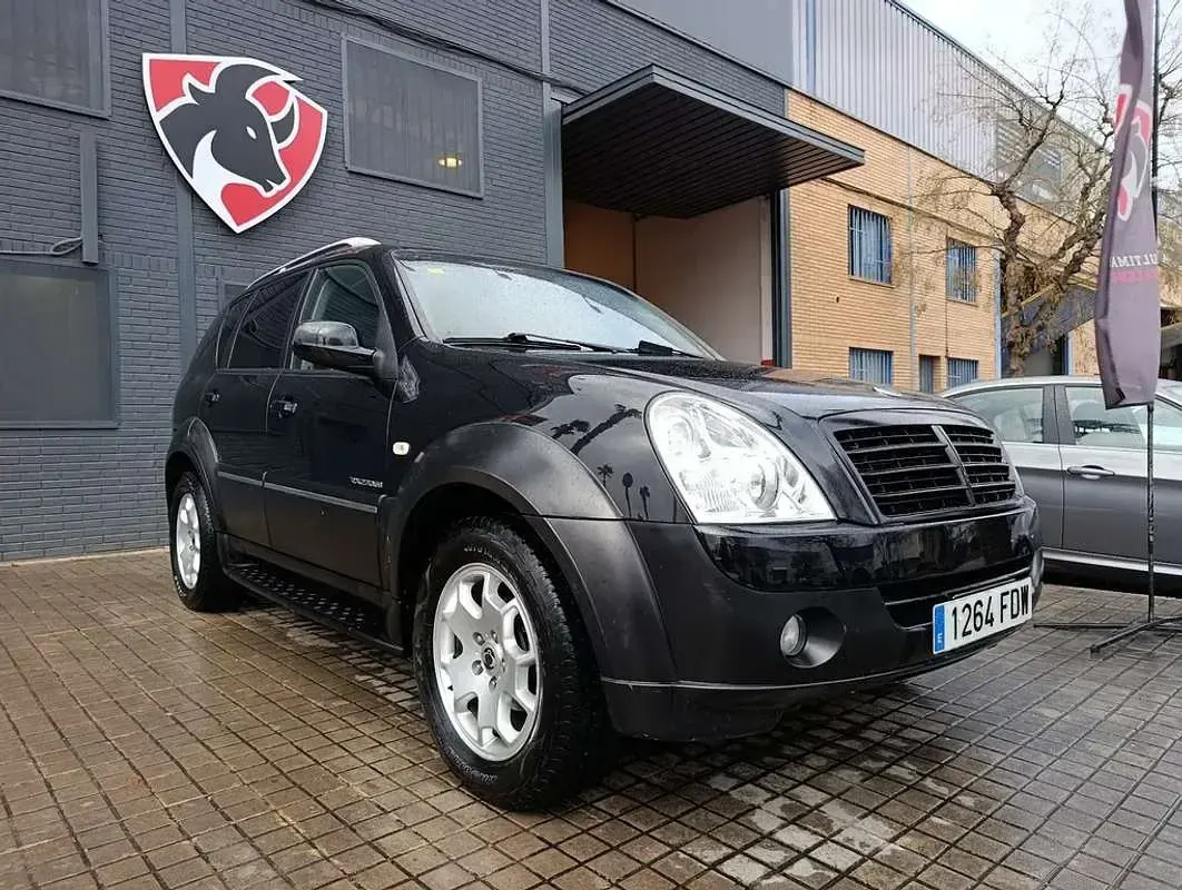 Usado SsangYong Rexton Limited 186 CV (136 kW) 2006 Negro SUV