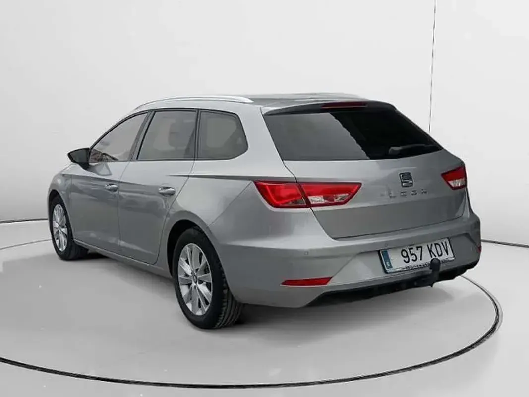 Usado Seat Leon CONNECT 151 CV (111 kW) 2017 Gris Familiar
