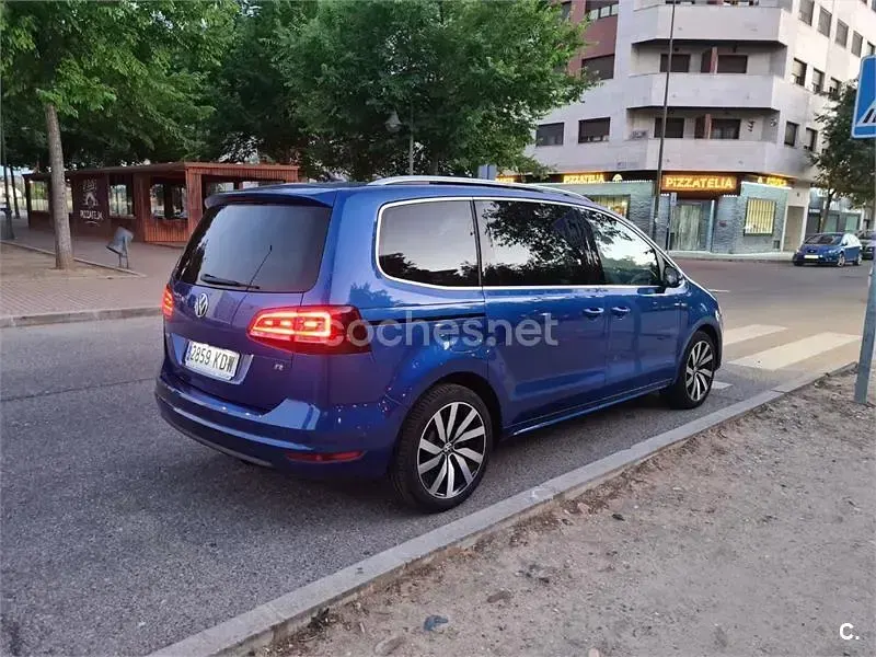 Usado VW Sharan Sportline 184 CV (135 kW) 2017 Azul Monovolumen