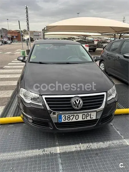 Usado VW Passat Sportline 150 CV (110 kW) 2005 Marrón Berlina