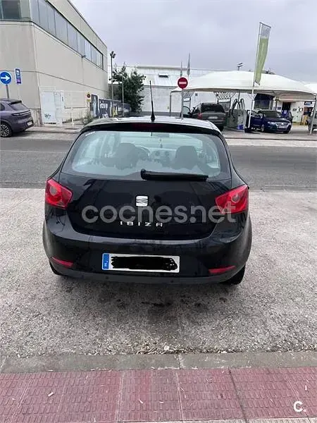 Usado Seat Ibiza Reference 75 CV (55 kW) 2010 Negro Berlina