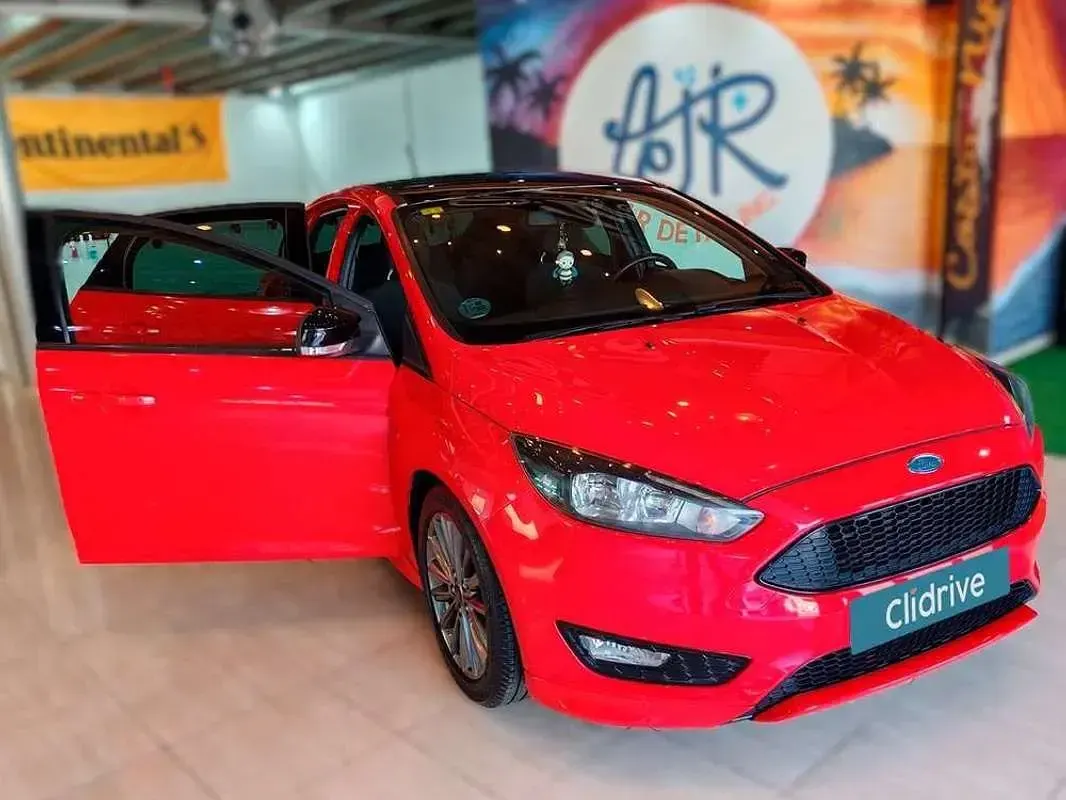 Usado Ford Focus ST-Line 184 CV (135 kW) 2018 Rojo Utilitario