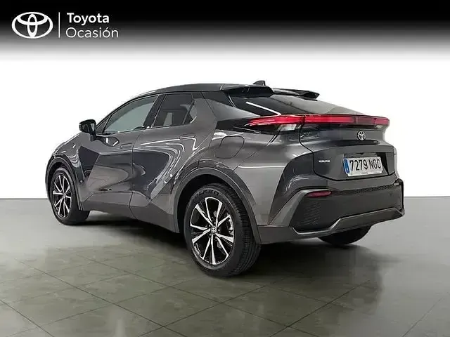 Begagnad Toyota C-HR Advance 140 HK (102 kW) 2025 Grå SUV