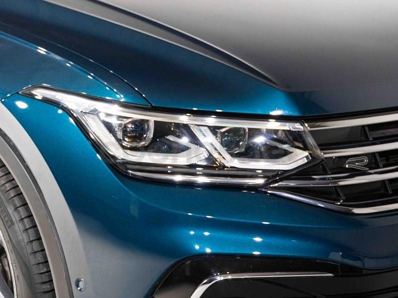 Käytetty VW Tiguan R-line 150 HP (110 kW) 2021 Harmaa Katumaasturi