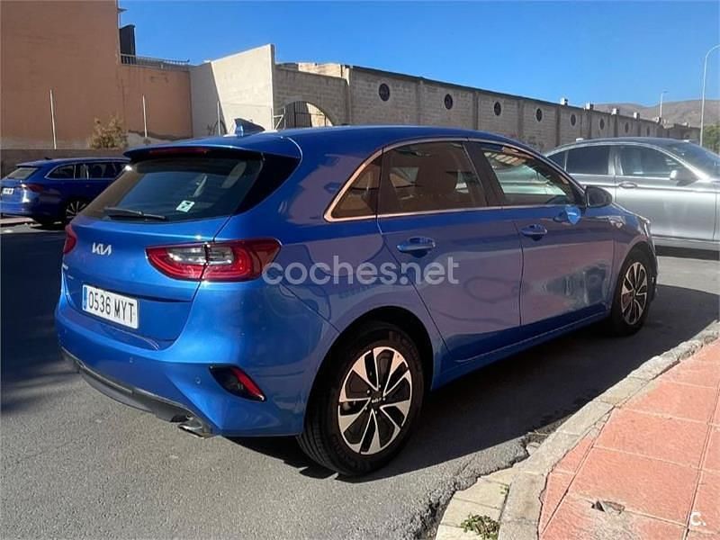 Usado Kia Ceed 100 CV (73 kW) 2025 Azul Utilitario