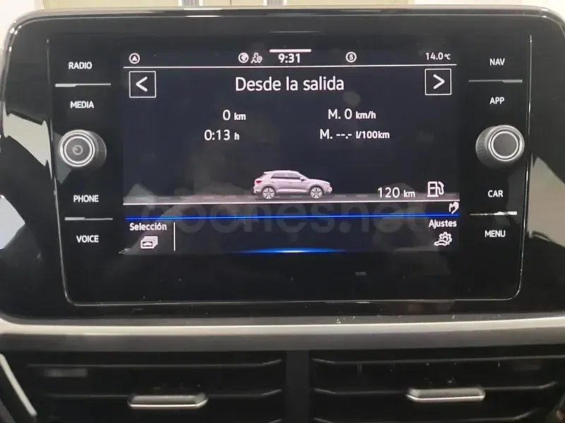 Usado VW T-Roc 150 CV (110 kW) 2025 Gris / plata SUV