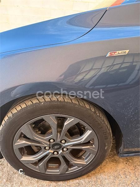 Begagnad Ford Focus ST-Line 125 HK (91 kW) 2023 Blå Sedan