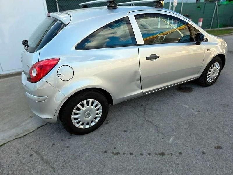Usado Opel Corsa 75 HP (55 kW) 2007 Cinzento Citadino