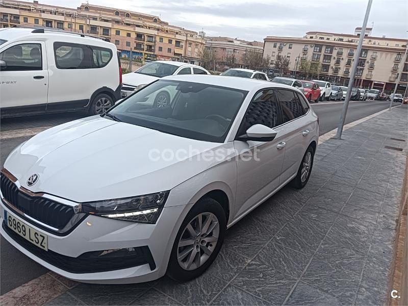 Usado Skoda Scala Ambition 95 CV (69 kW) 2021 Blanco Utilitario