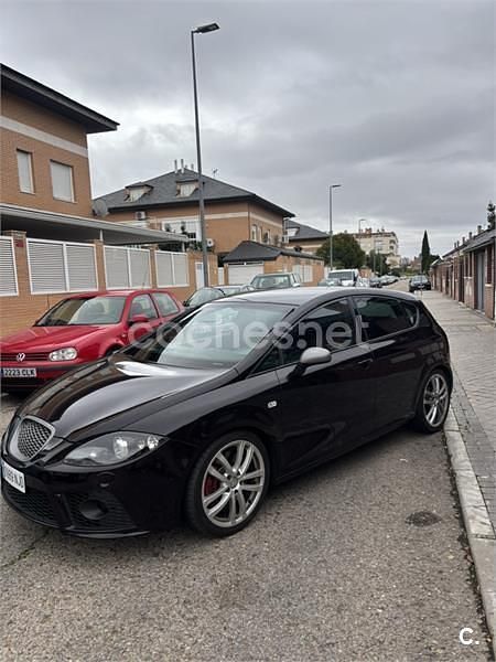 Usado Seat Leon CUPRA 240 CV (176 kW) 2007 Negro Berlina