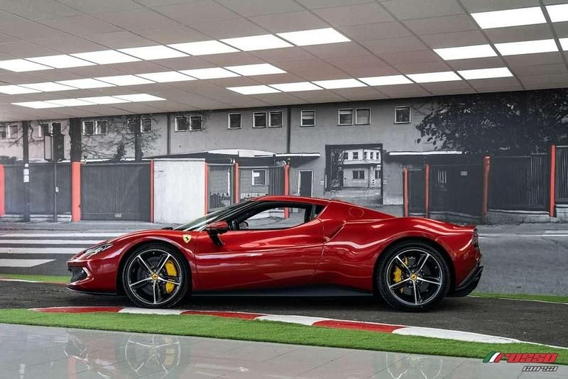 Usado Ferrari 296 829 CV (609 kW) 2023 Rojo Coupe