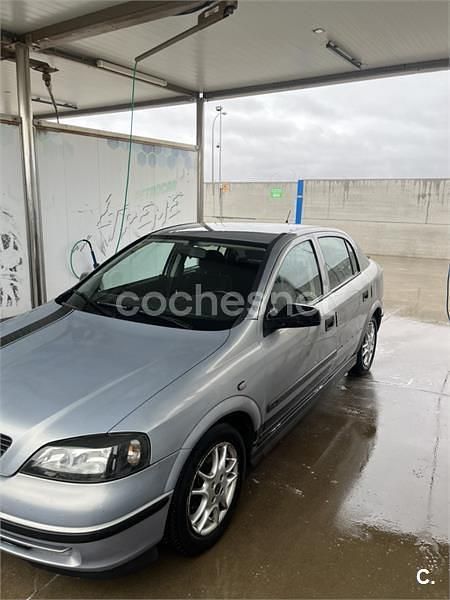 Usado Opel Astra Comfort 100 CV (73 kW) 2000 Gris / plata Berlina