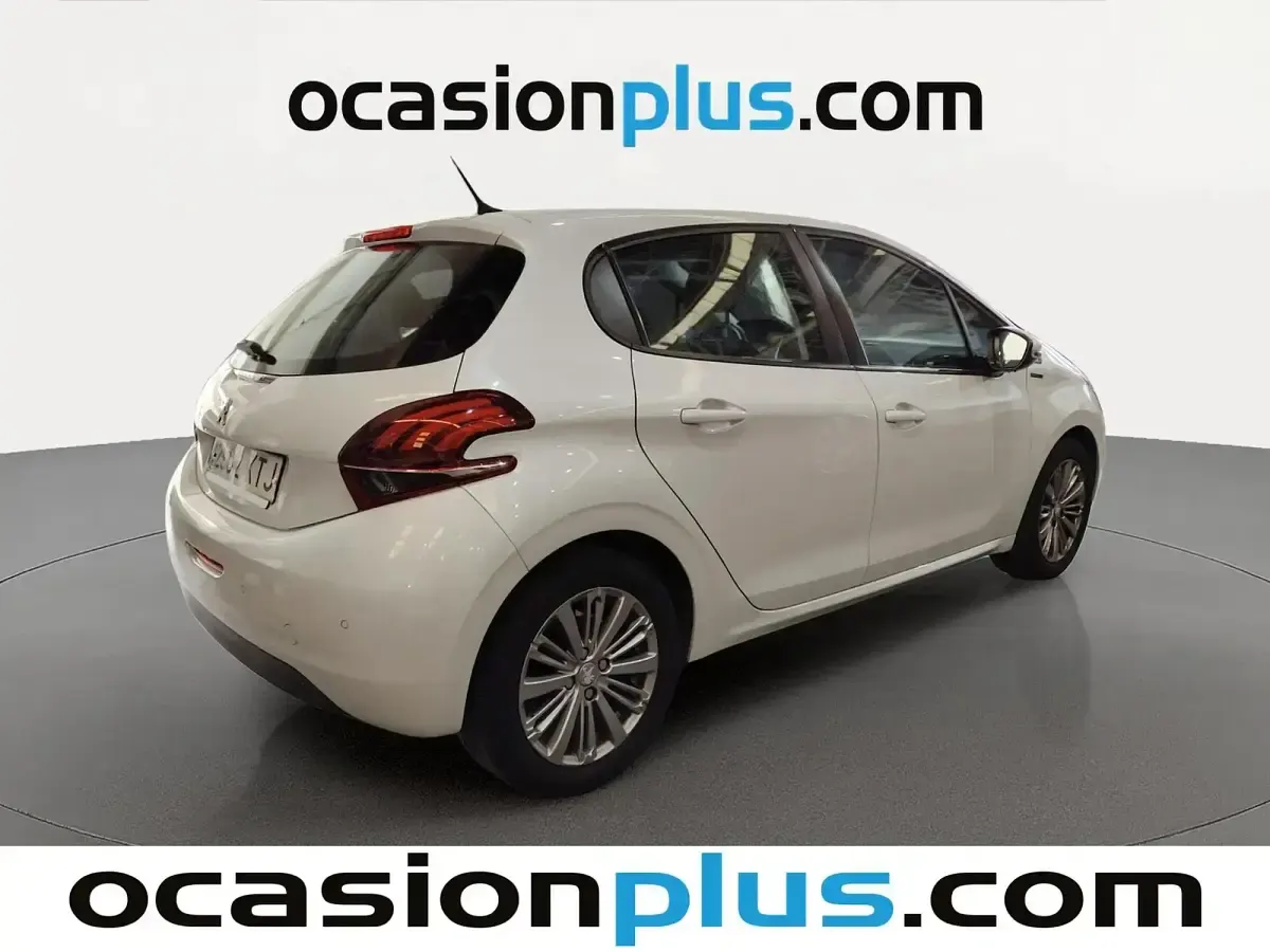 Usado Peugeot 208 Signature Sky 82 CV (60 kW) 2019 Blanco Utilitario