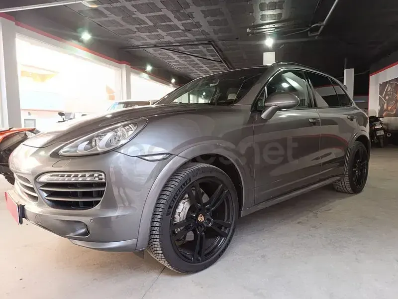Usado Porsche Cayenne 382 CV (280 kW) 2013 Gris / plata SUV