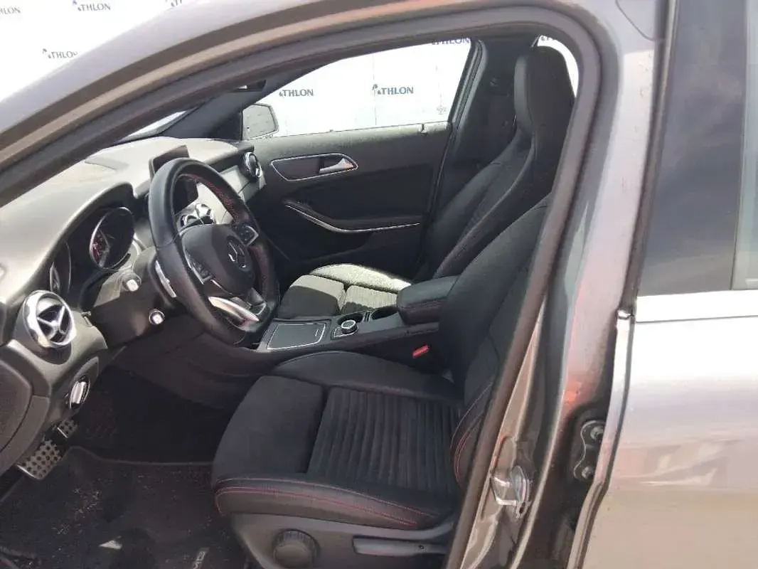Usado Mercedes GLA200 136 CV (100 kW) 2020 Gris SUV