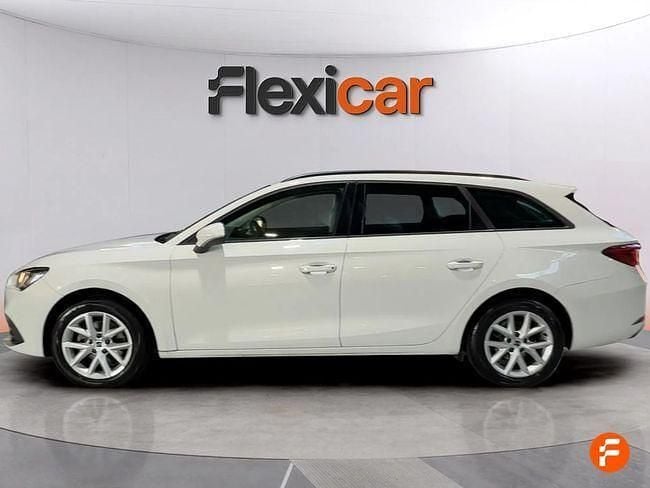 Usado Seat Leon Style 130 CV (95 kW) 2021 Blanco Familiar