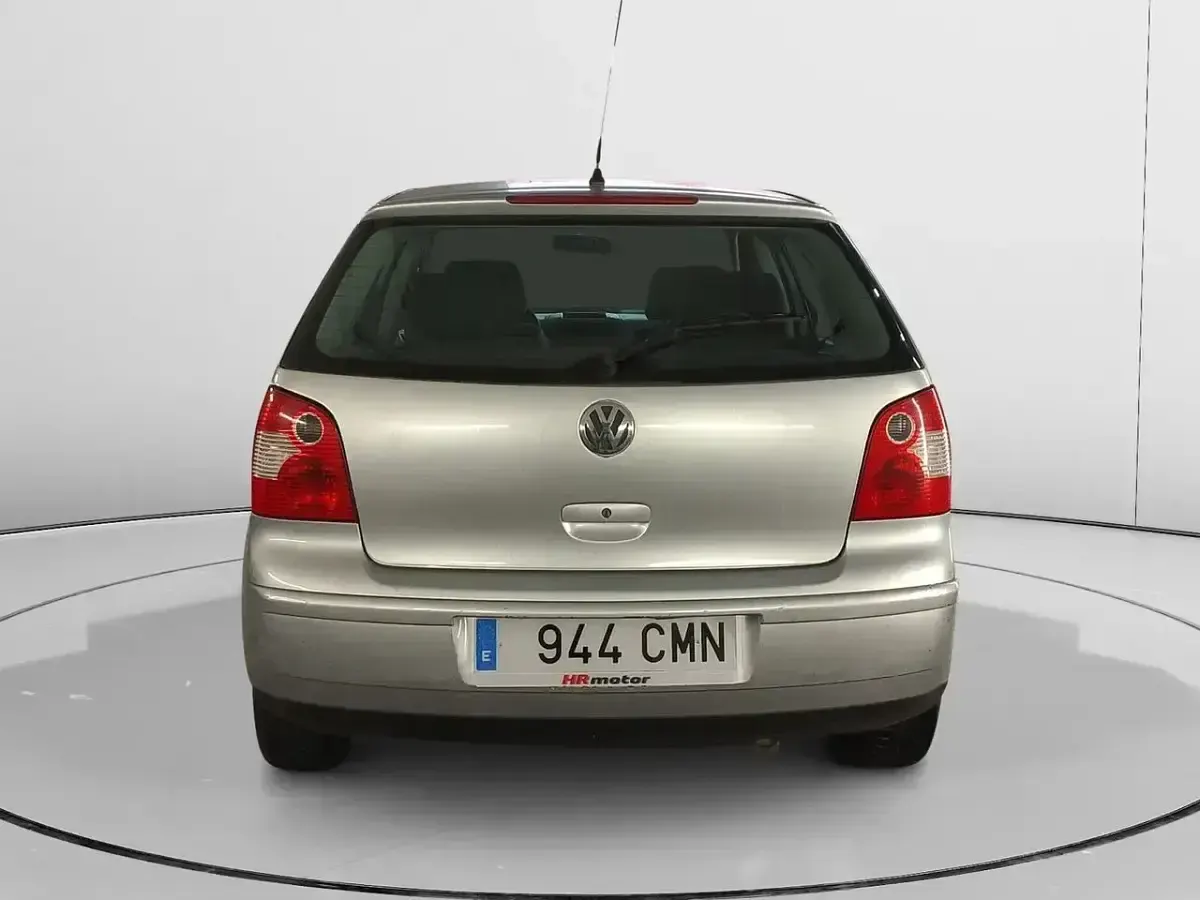 Usado VW Polo Match 75 CV (55 kW) 2003 Gris Utilitario