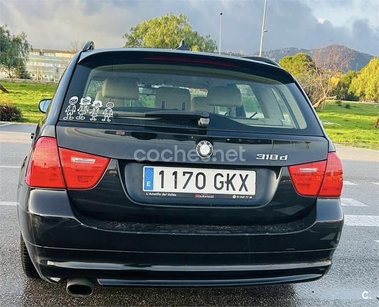Usado BMW 318 143 CV (105 kW) 2009 Negro Familiar