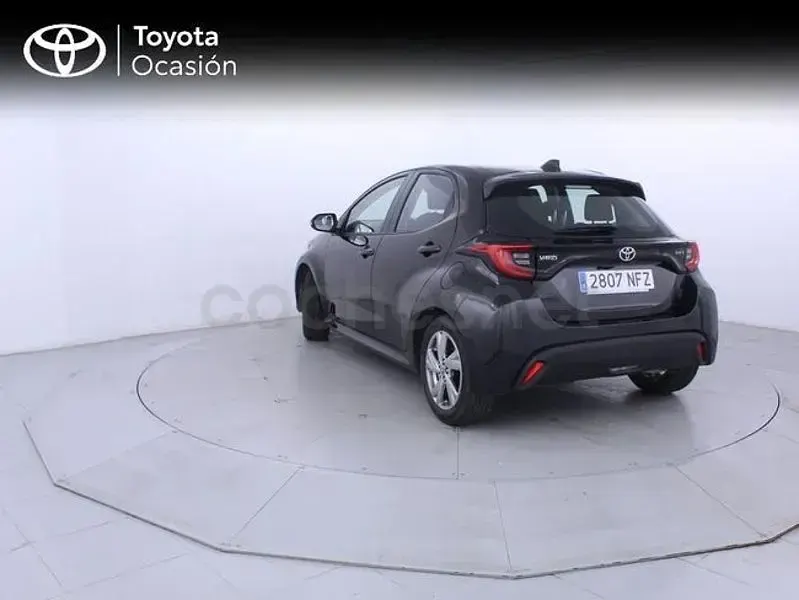 Usado Toyota Yaris Hybrid Active 116 CV (85 kW) 2025 Negro Berlina