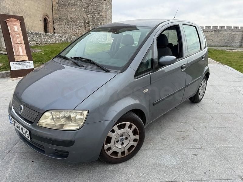Usado Fiat Idea Emotion 90 CV (66 kW) 2006 Gris / plata Monovolumen