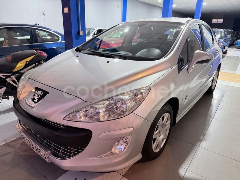 Gris / plata Usado 2011 Peugeot 308 Envy Berlina | 4990 € (Precio justo) - Imagen 1/4