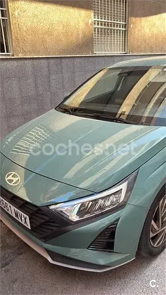 Usado Hyundai i20 100 CV (73 kW) 2024 Verde Utilitario