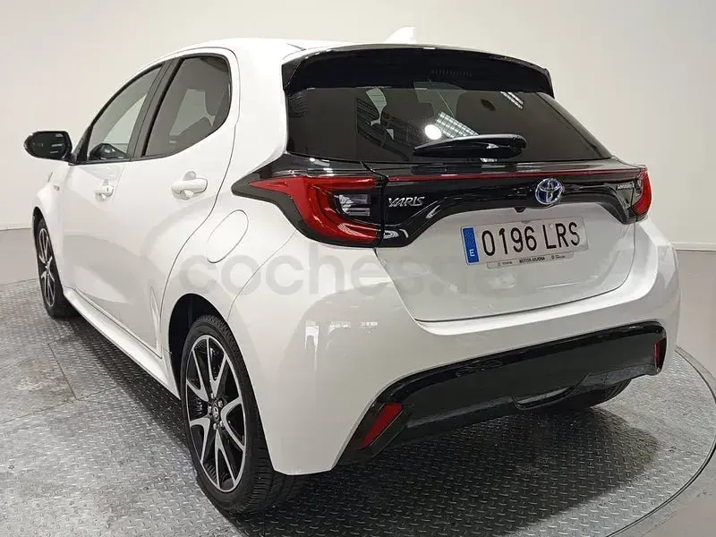 Usado Toyota Yaris Hybrid Style 116 CV (85 kW) 2021 Blanco Berlina