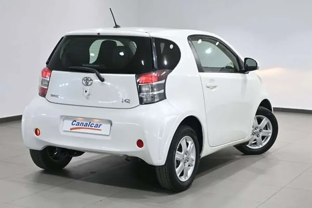 Usado Toyota iQ 68 CV (50 kW) 2010 Blanco Utilitario