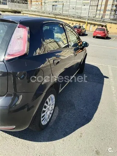 Usado Fiat Punto Easy 69 CV (50 kW) 2013 Negro Utilitario