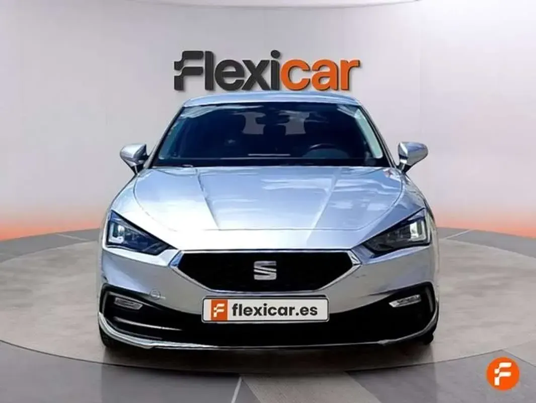 Usado Seat Leon Style 131 CV (96 kW) 2023 Gris Utilitario