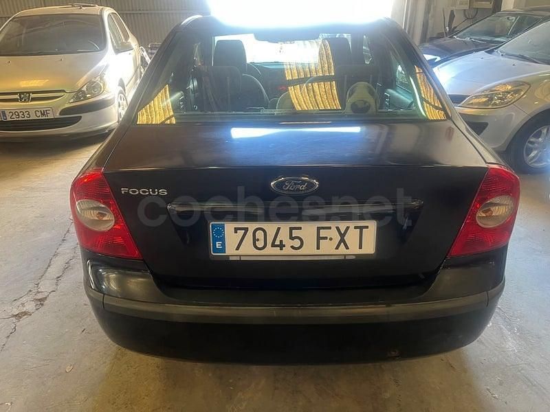 Usado Ford Focus Trend 100 CV (73 kW) 2007 Negro Berlina