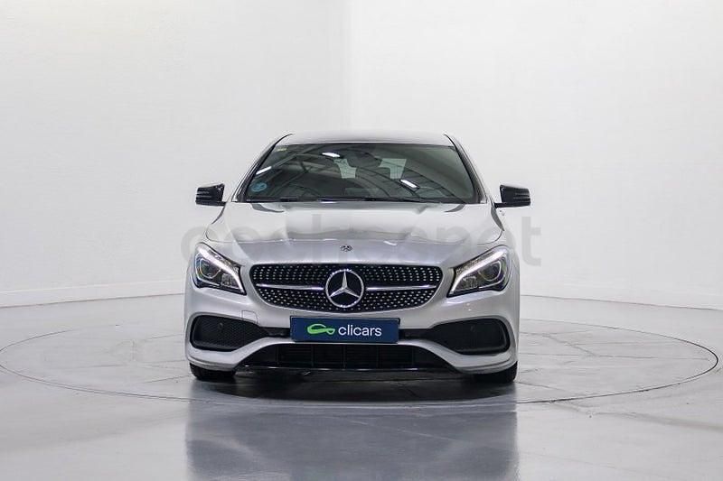Usado Mercedes CLA200 Shooting Brake 136 CV (100 kW) 2018 Gris / plata Familiar