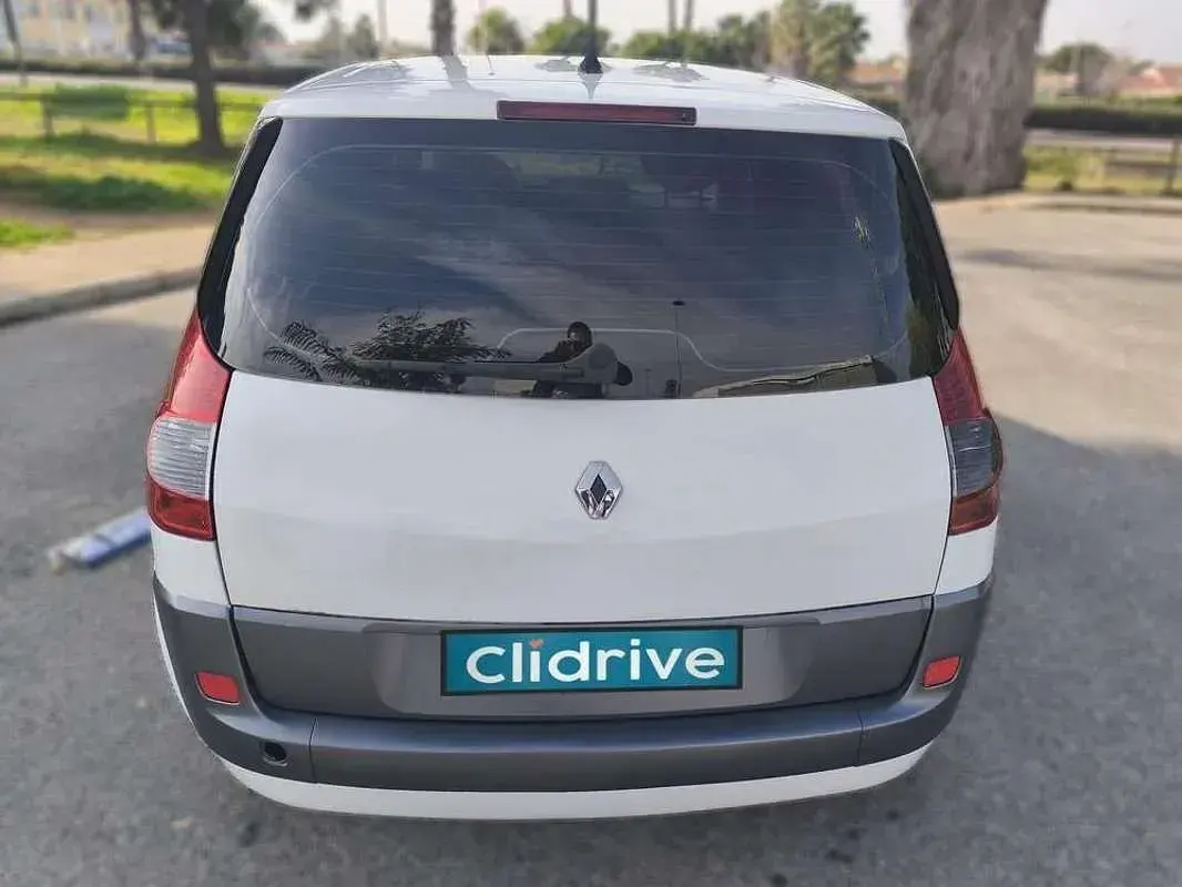 Usado Renault Scénic III Dynamique 131 CV (96 kW) 2010 Blanco Monovolumen