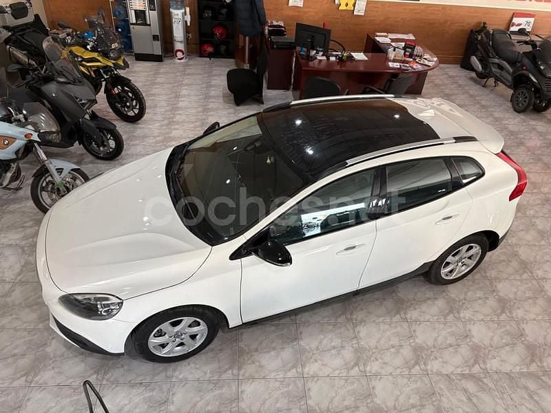 Blanco Usado 2013 Volvo V40 CC Momentum Familiar | 13.900 € (Buen precio) - Imagen 1/4