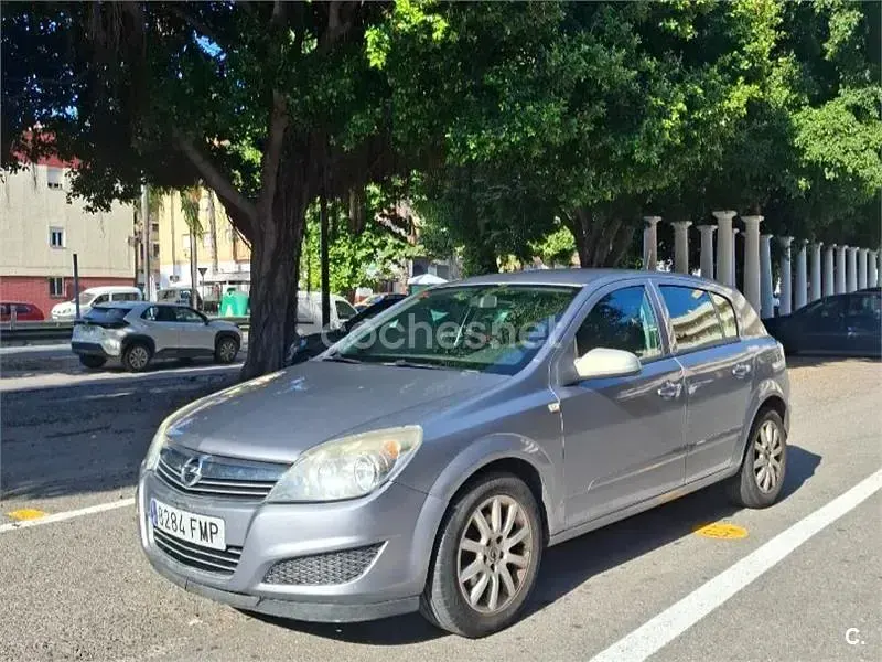 Usado Opel Astra Enjoy 100 CV (73 kW) 2007 Gris / plata Berlina