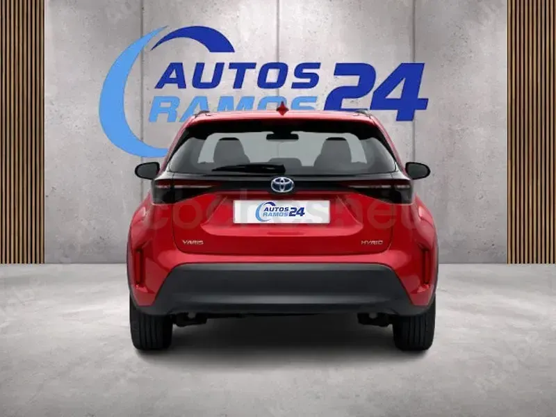 Begagnad Toyota Yaris Cross Active 116 HK (85 kW) 2024 Röd SUV