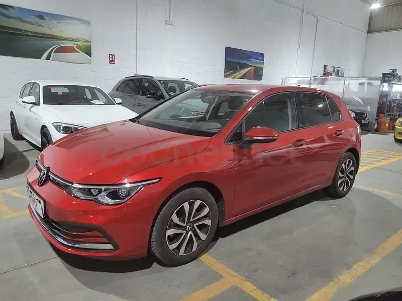 Usado VW Golf VIII 115 CV (84 kW) 2022 Granate Berlina